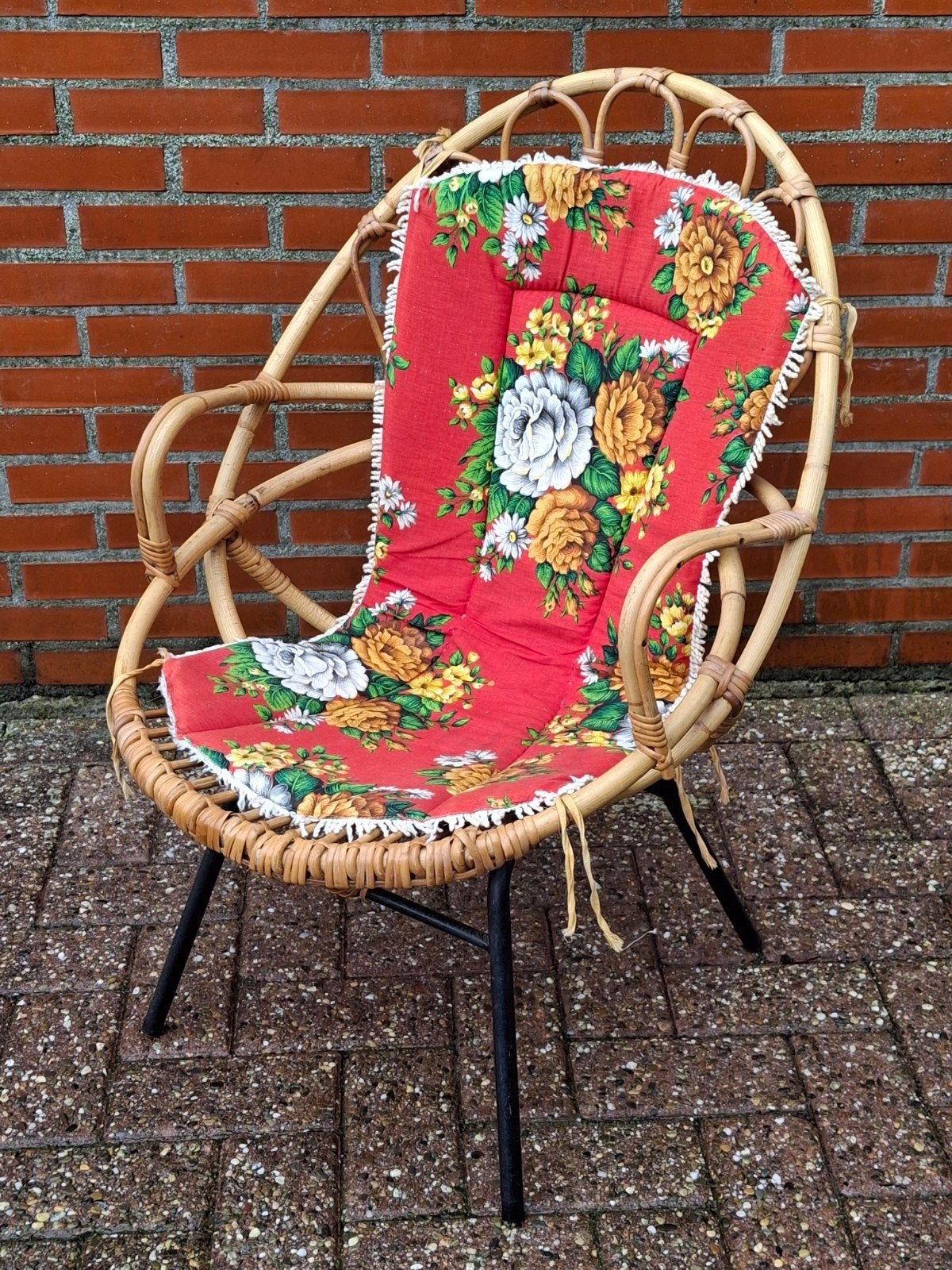 Vintage rotan stoeltje met bloemetjes zitting, Huis en Inrichting, Stoelen, Ophalen, Zo goed als nieuw, Eén