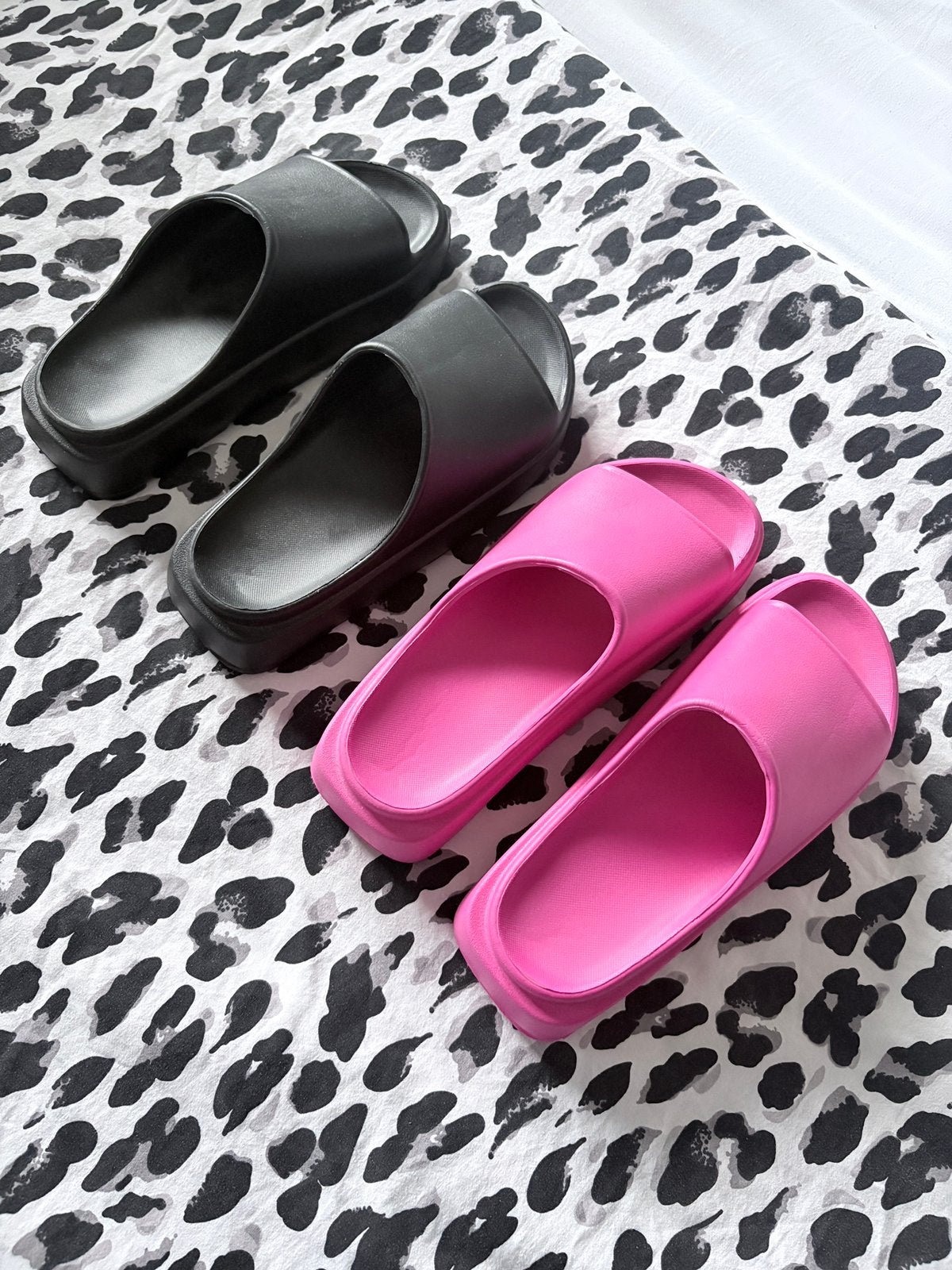 Twee paar badslippers, maat 39., Slippers, Zwart, Ophalen of Verzenden, Zo goed als nieuw