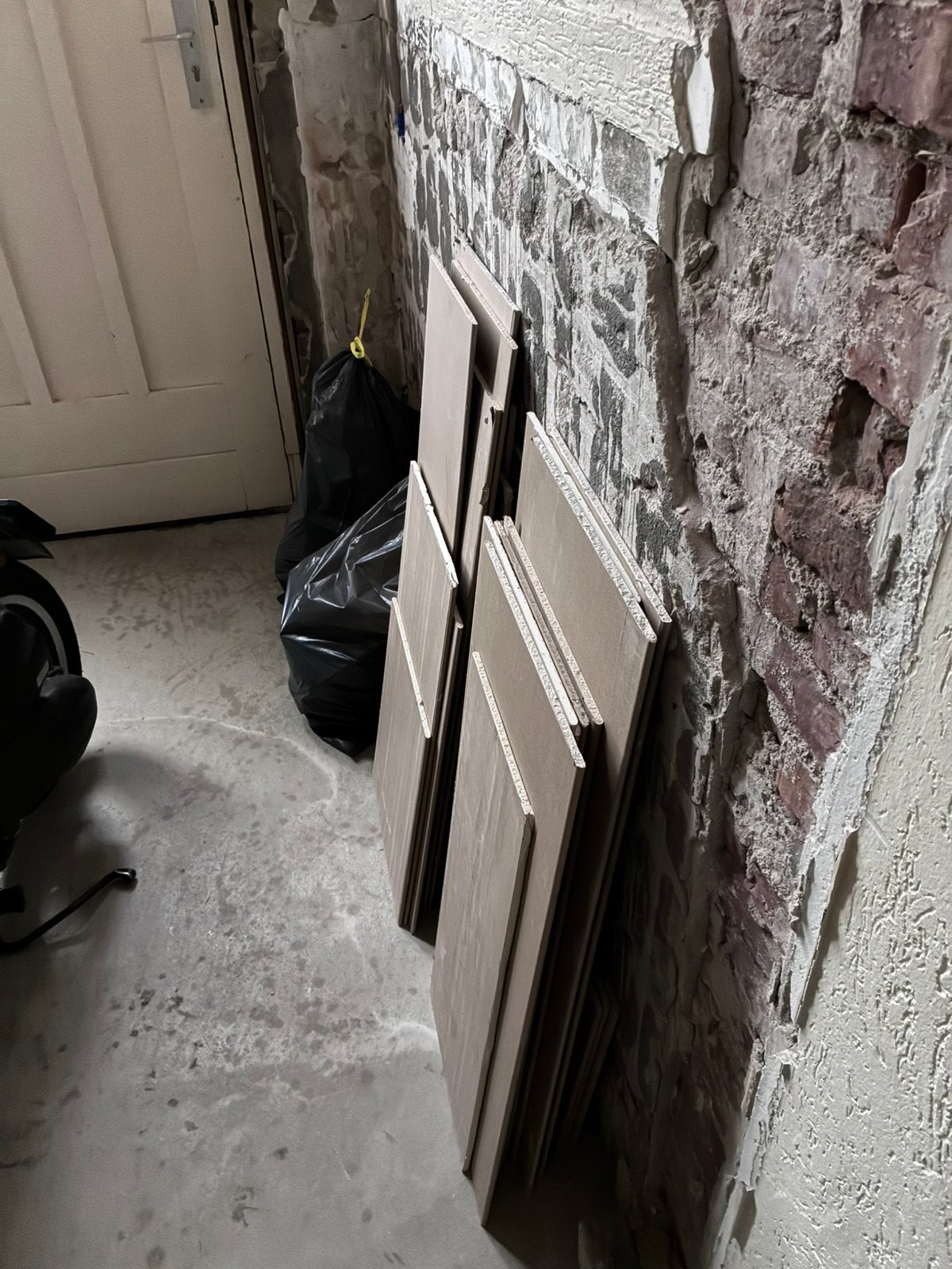 Resten plafondgipsplaat 9mm, Doe-het-zelf en Verbouw, Overige materialen, Zo goed als nieuw, Minder dan 5 m², Ophalen