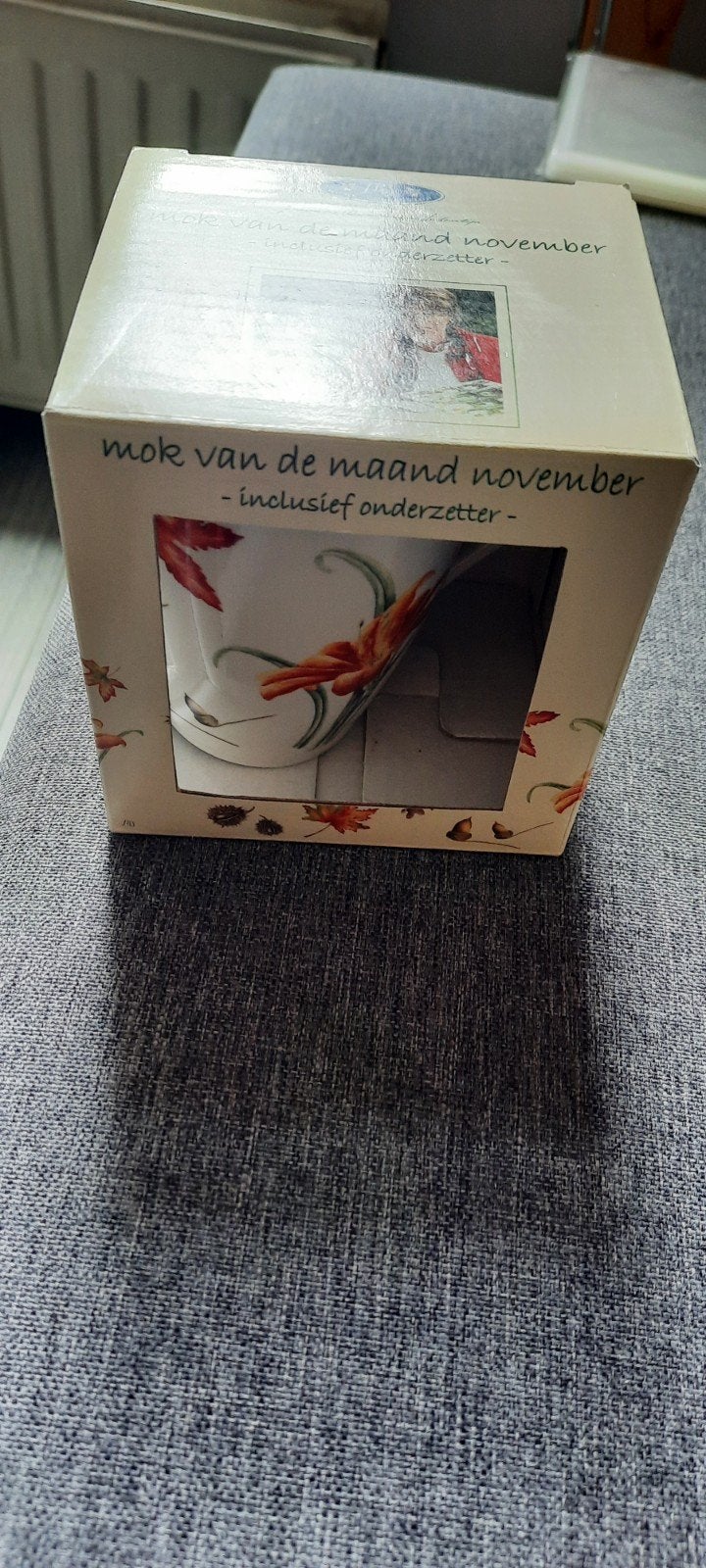Janneke brinkman maand november, Huis en Inrichting, Keuken | Servies, Nieuw, Ophalen of Verzenden, Overige stijlen, Kop(pen) en/of Schotel(s)