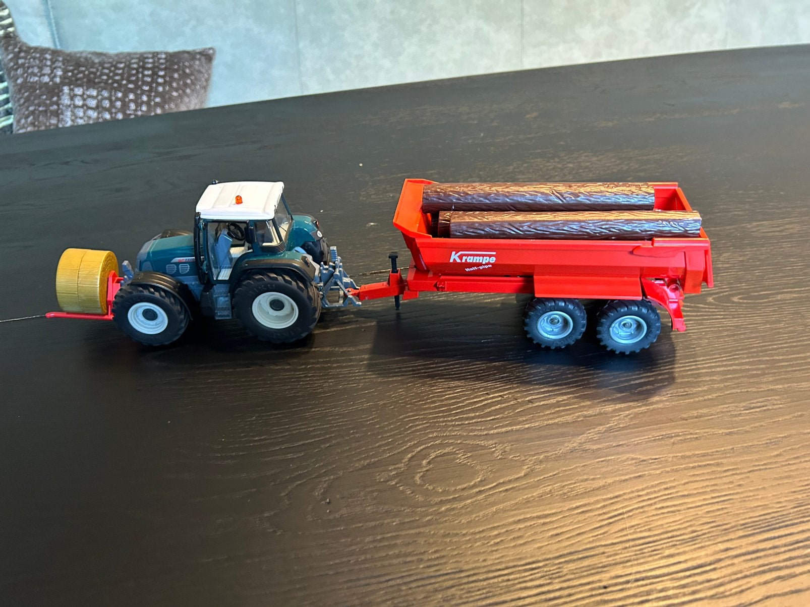 Fendt trekker siku met krampe bomen kar en balen houder, Ophalen, Gebruikt