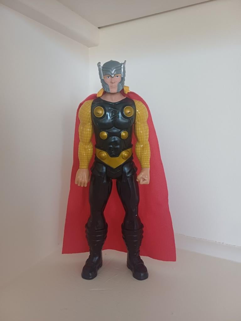 Marvel Avengers Titan Hero Actiefiguur - Thor - 30 cm, Ophalen of Verzenden, Gebruikt
