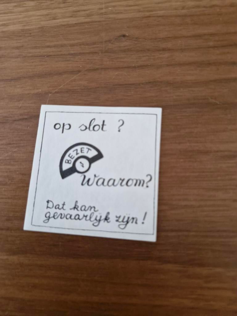 7611 Sticker Op Slot ? Waarom?, Ophalen of Verzenden, Zo goed als nieuw