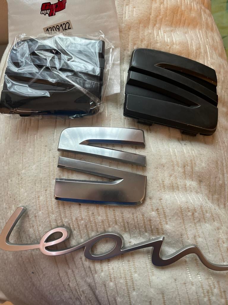 Seat Leon Emblemen Set, Nieuw, Bumper, Seat, Verzenden