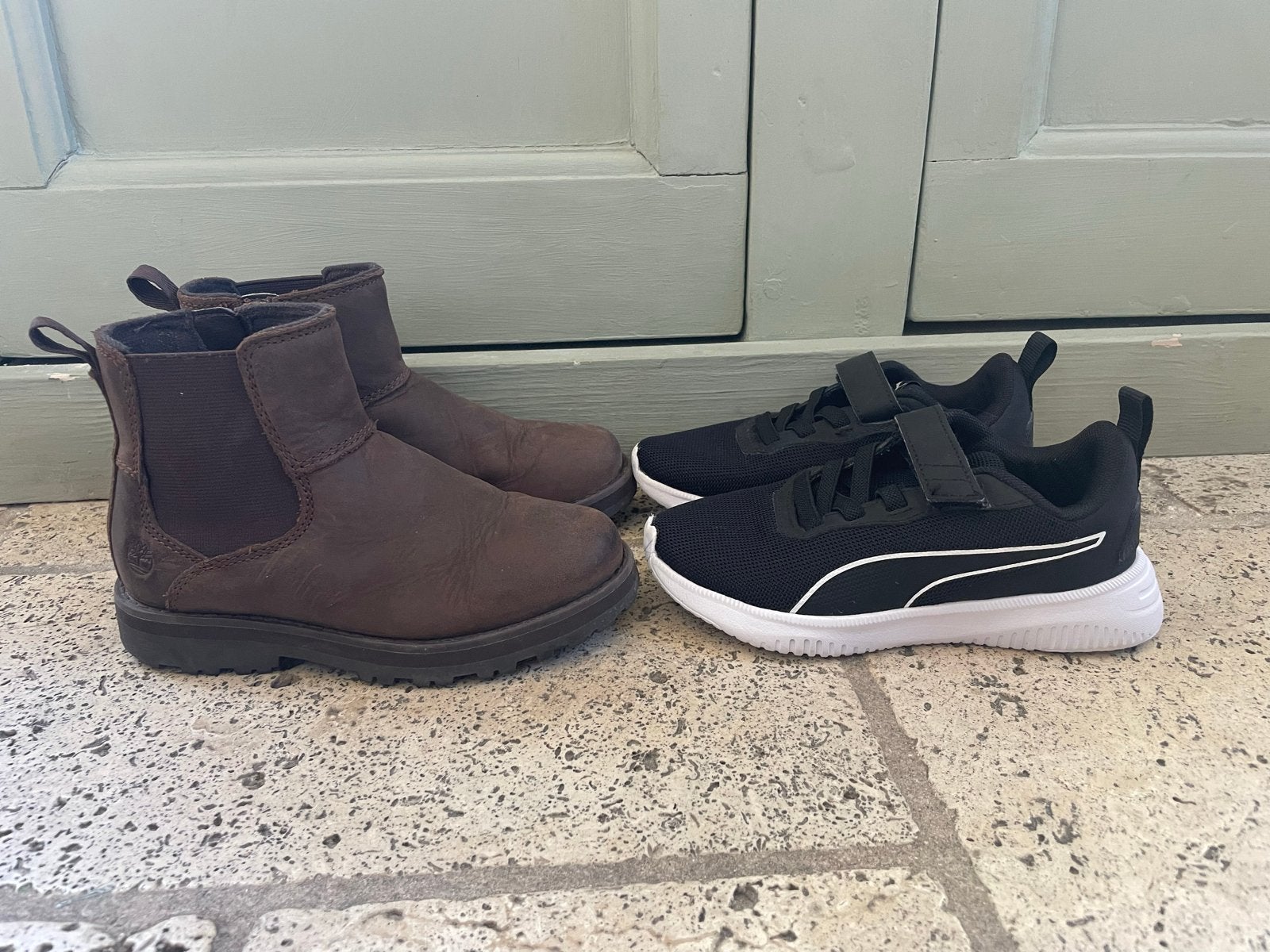 Kinderlaarzen Timberland en sportschoenen Puma maat 30, Kinderen en Baby's, Kinderkleding | Schoenen en Sokken, Ophalen of Verzenden