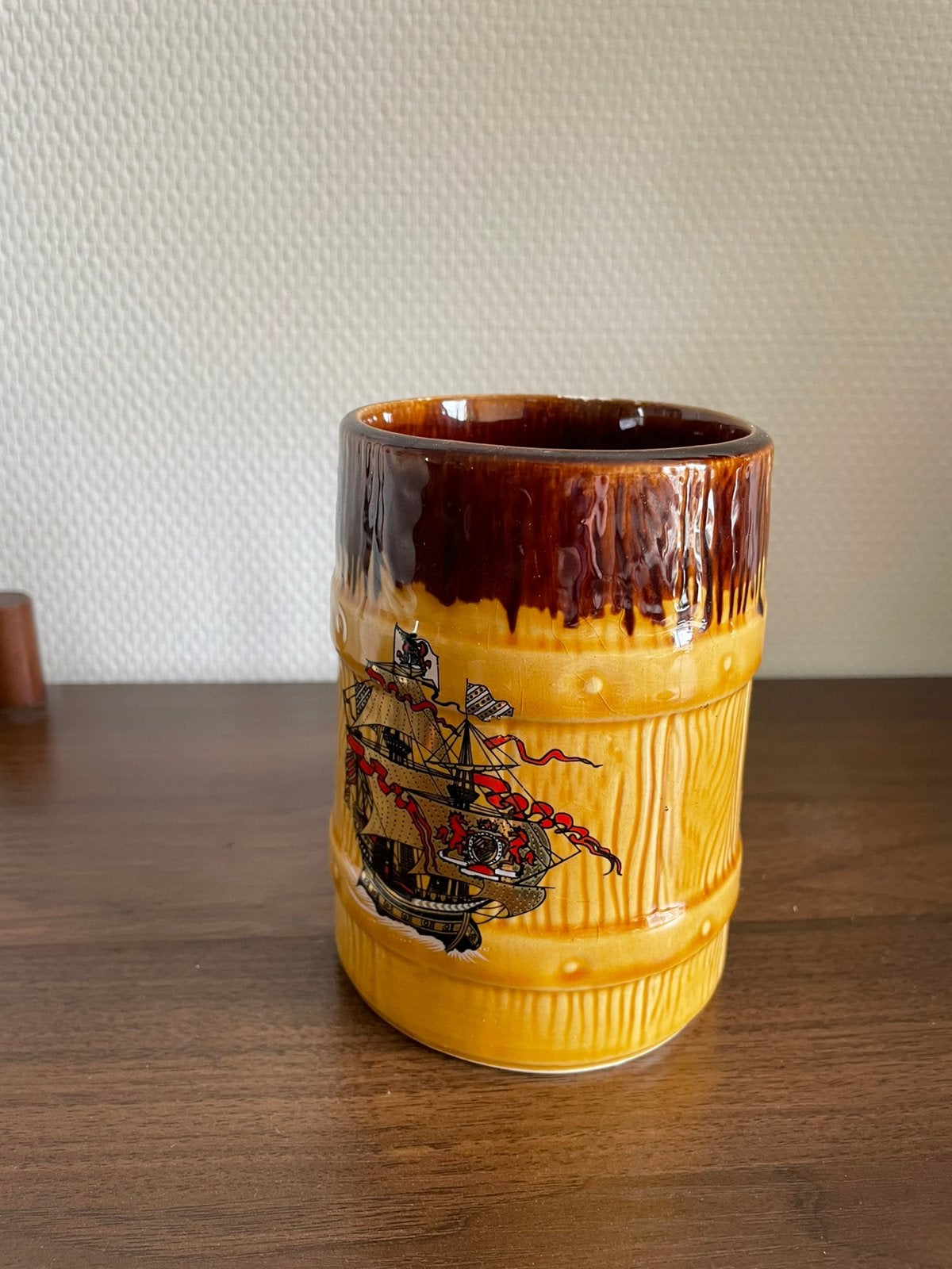 Bier pul geel met bruin schip, Ophalen of Verzenden, Zo goed als nieuw, Pul(len), Overige merken