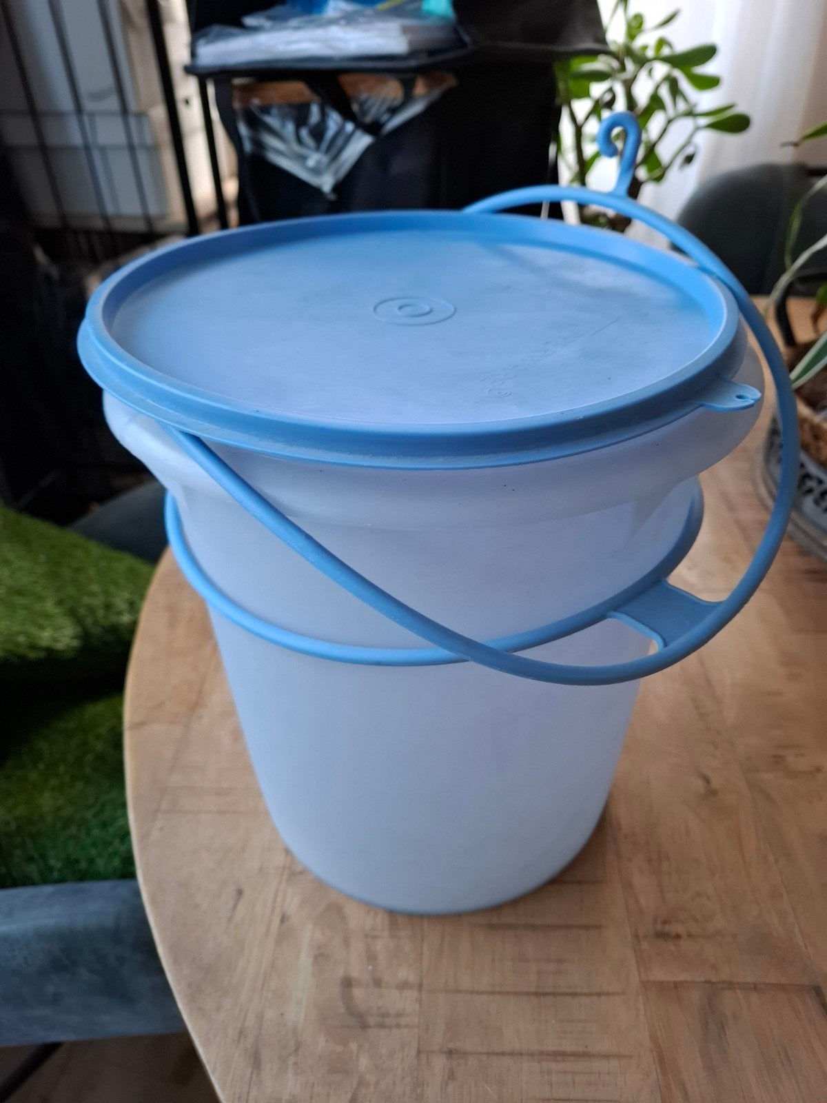 Tupperware Emmer met Deksel en Handvat - Lichtblauw, Gebruikt, Blauw, Ophalen of Verzenden, Emmer