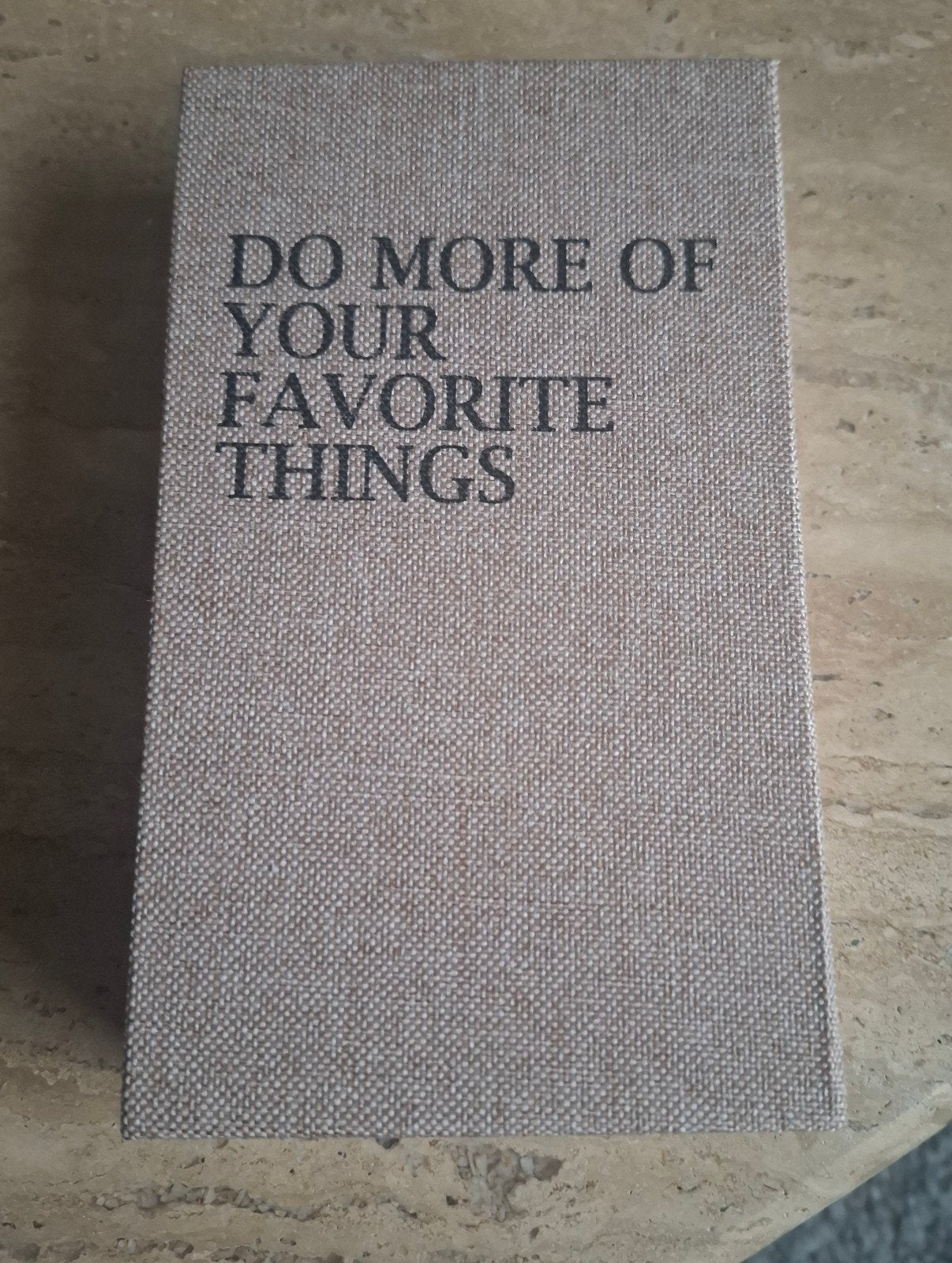 Beige opbergboek,  decoratief boek Favorite Things, Ophalen of Verzenden, Zo goed als nieuw, Beige, Papier/karton