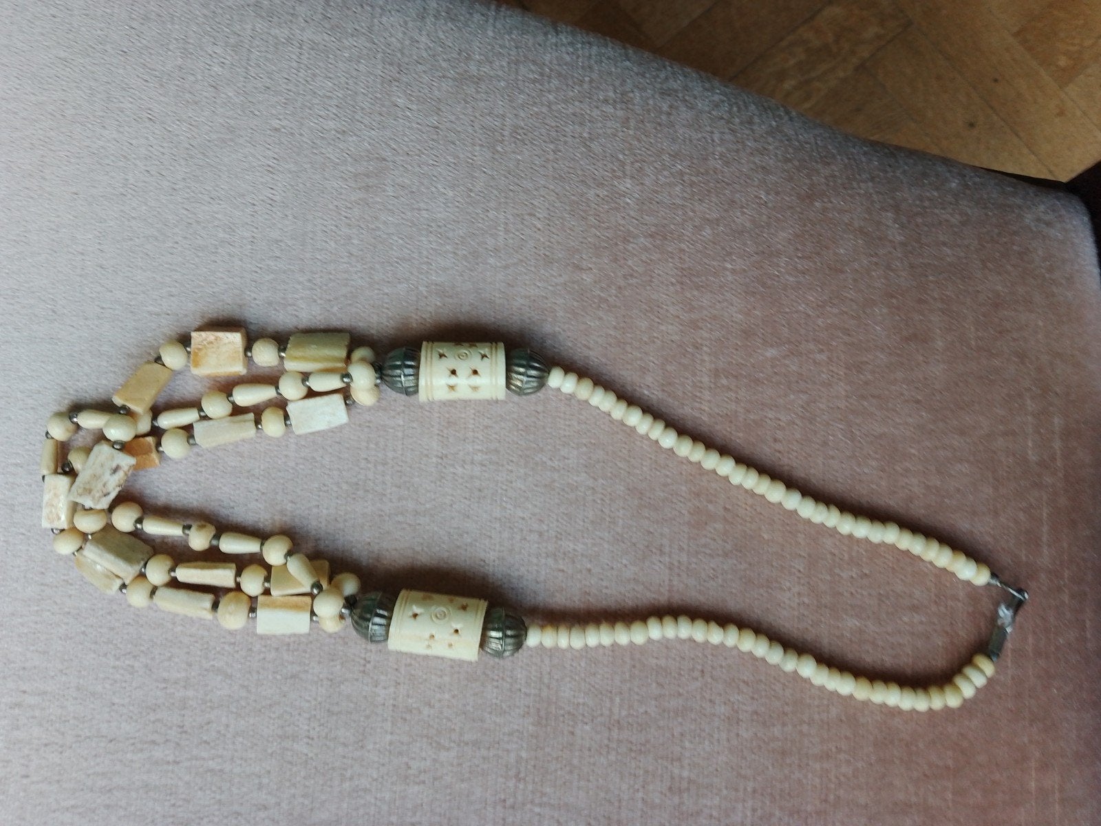 vintage etnische kettingen van bone kralen, Ophalen, Zo goed als nieuw, Overige materialen