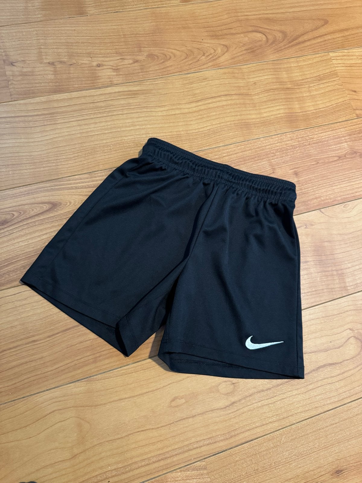 Nike Dri-FIT korte broek maat 128, Ophalen of Verzenden, Zo goed als nieuw, Jongen of Meisje