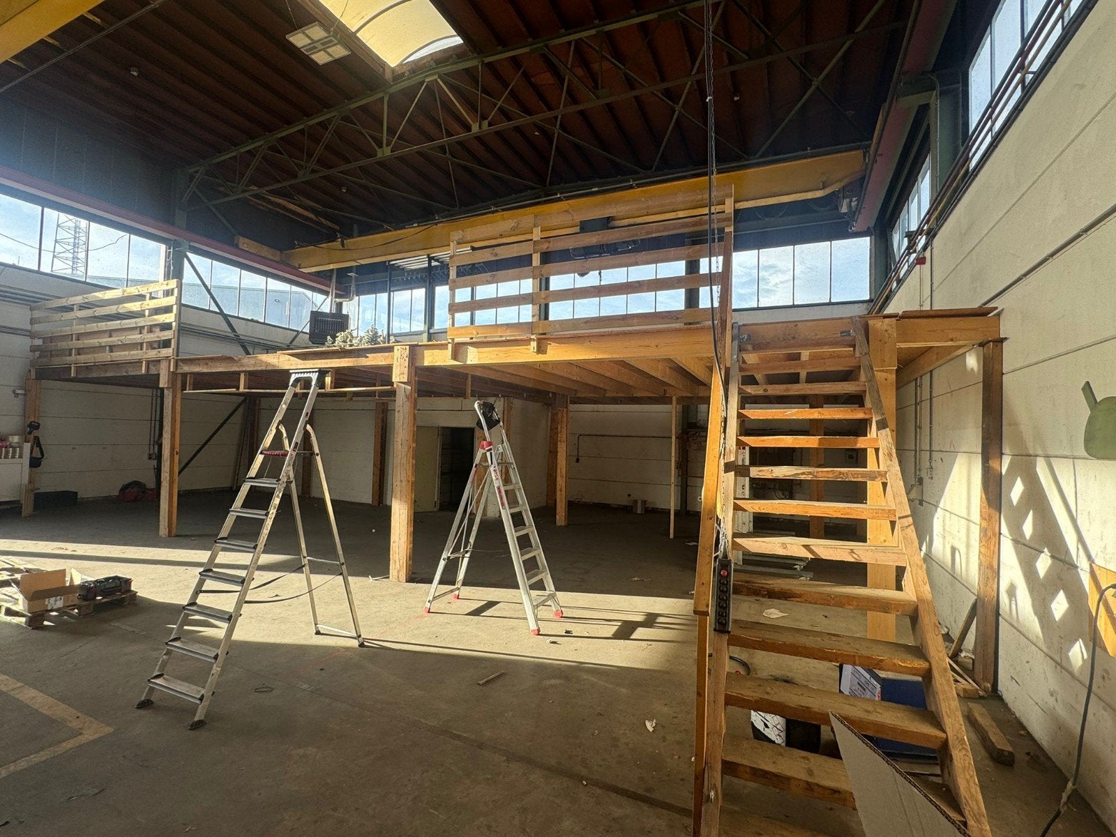 Verdiepingsvloer entresolvloer met trap, 91m2, Ophalen, Gebruikt, Balk, Overige houtsoorten