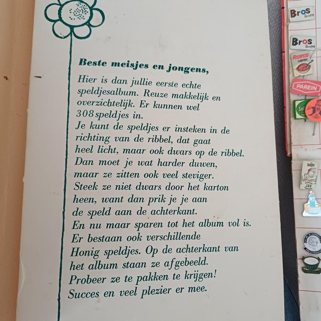 Vintage Honig Speldjes Album met Speldjes, Verzamelen, Speldjes, Pins en Buttons, Ophalen of Verzenden, Gebruikt