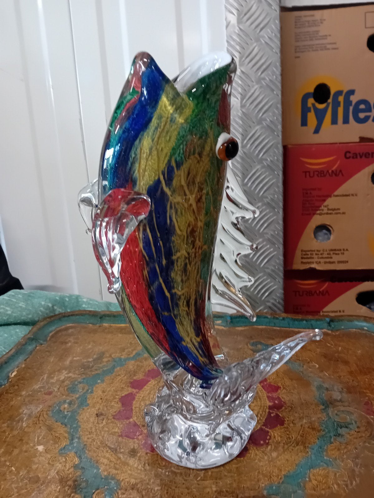 Kleurrijke staande Murano glasvis - Uniek decoratiestuk, Ophalen of Verzenden