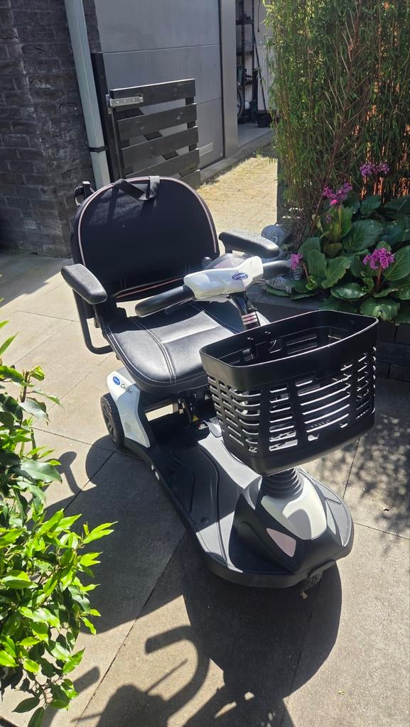 Scootmobiel z.g.a.n. met nieuwe accu, Ophalen, Invacare, 10 km/u of minder