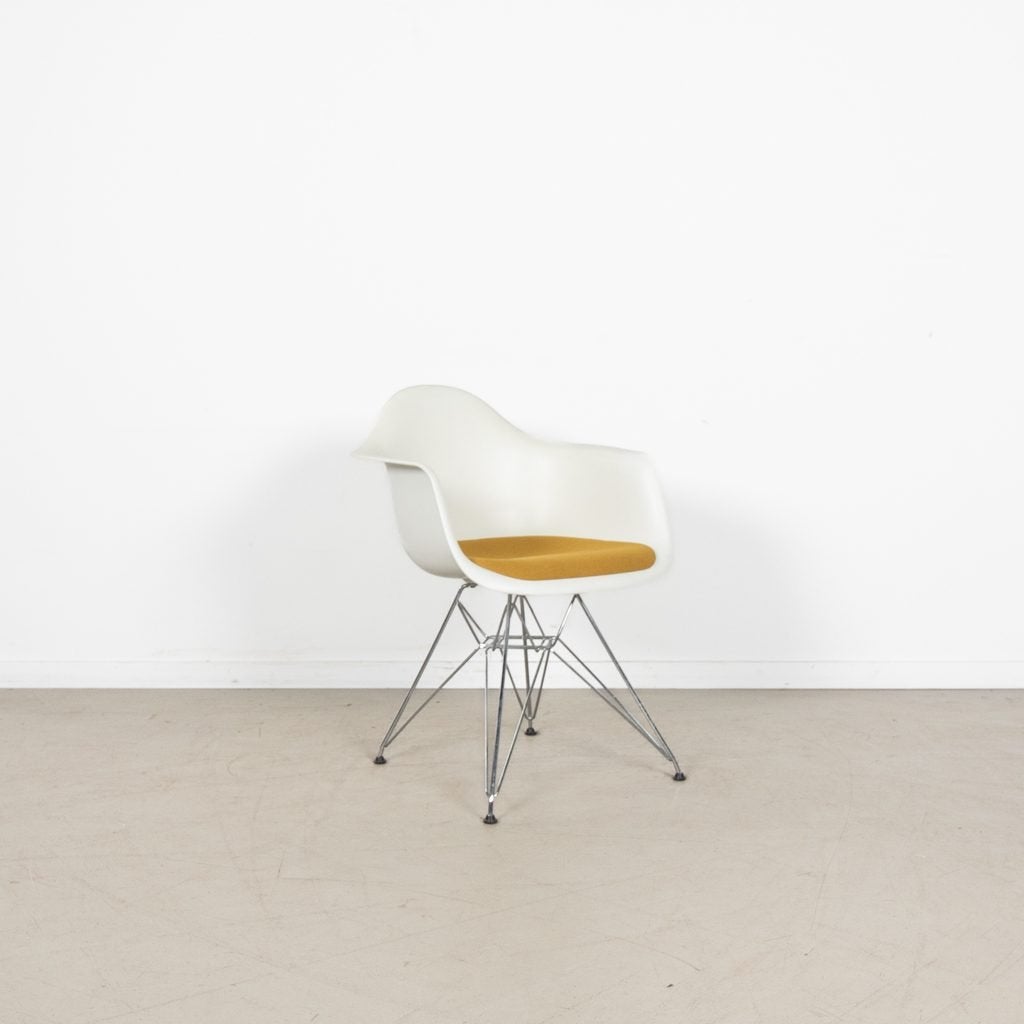 Vitra Eames DAR Stoel Wit/Geel Kunststof/Stof - Chroom, Niet ingevuld, Zo goed als nieuw, Niet ingevuld, Niet ingevuld