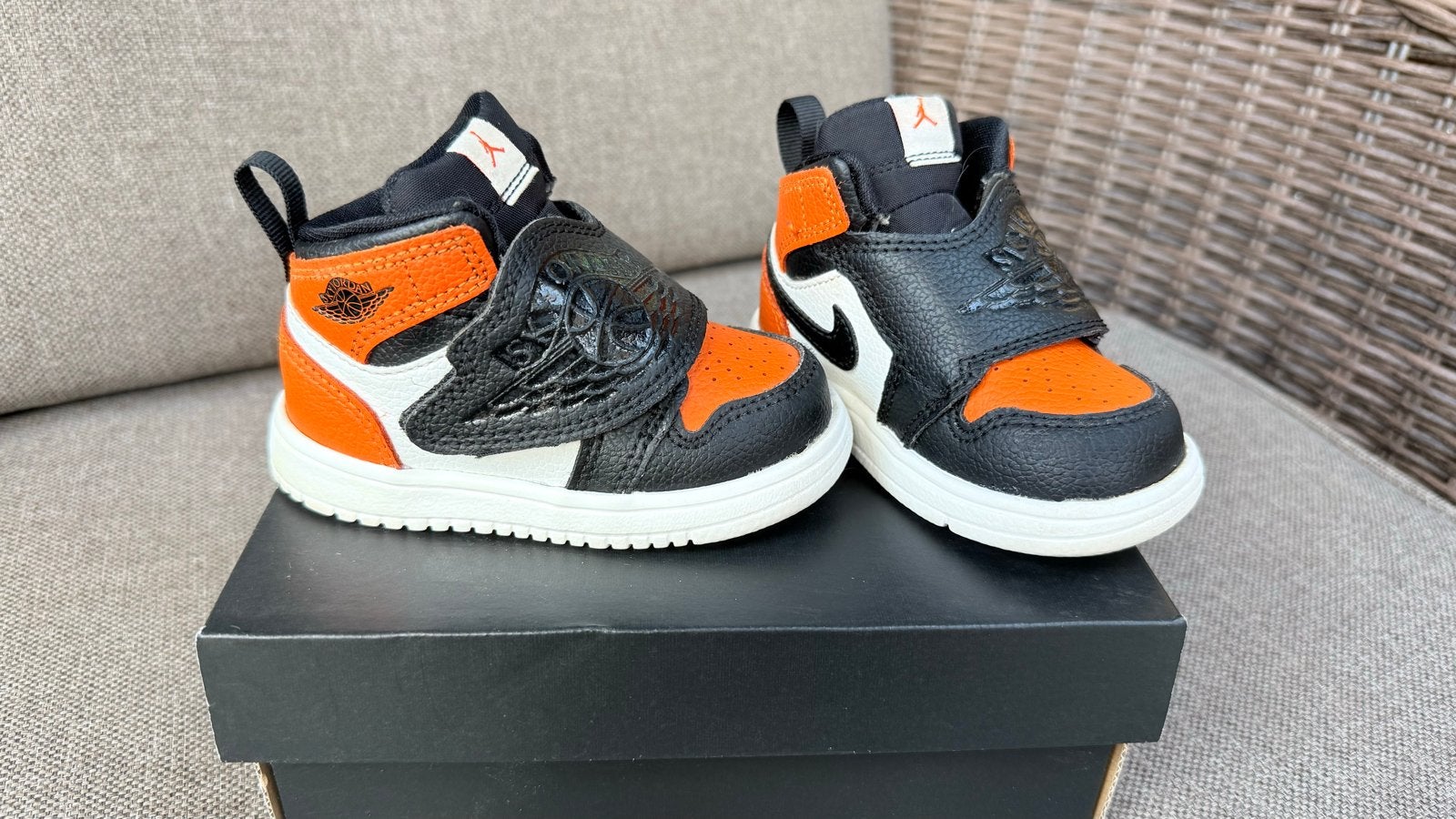 Nike Jordan 1 Sky TD Black Starfish Sail - Maat 21, Ophalen of Verzenden, Zo goed als nieuw, Jongen of Meisje, Sportschoenen