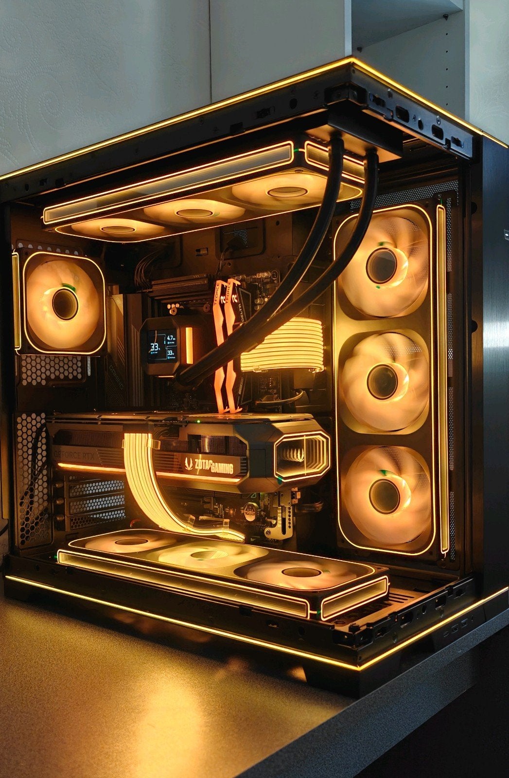 Foto 4 van [NIEUW] Game PC | RTX 5080 | Ryzen 9800x3d | 32GB | Gen5 SSD