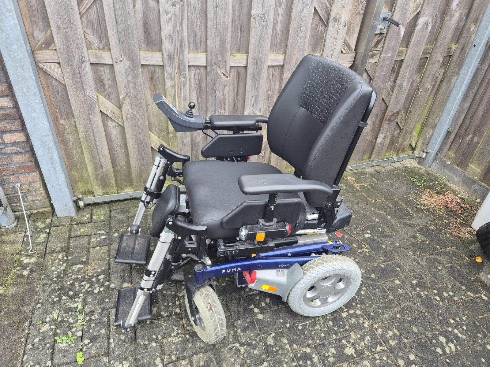 Luxe Handicare Puma YeS Elektrische Rolstoel – Zeer Comforta, Diversen, Ophalen, Zo goed als nieuw, 16 km/u of meer, Handicare