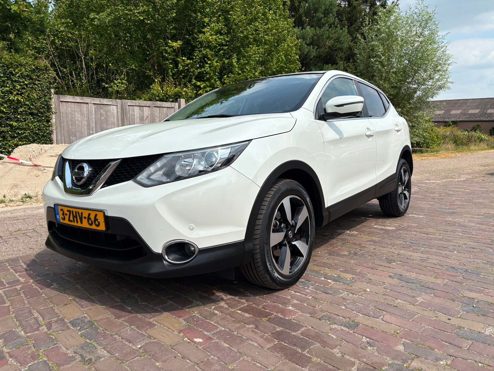 Nissan Qashqai 1.2 Connect Edition 360° Camera, navi, pdc,, Voorwielaandrijving, Euro 5, Stof, Gebruikt