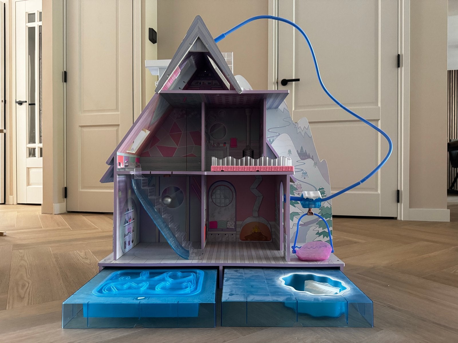 LOL Surprise Huis met veel poppen en accessoires, Ophalen, Zo goed als nieuw, Poppenhuis