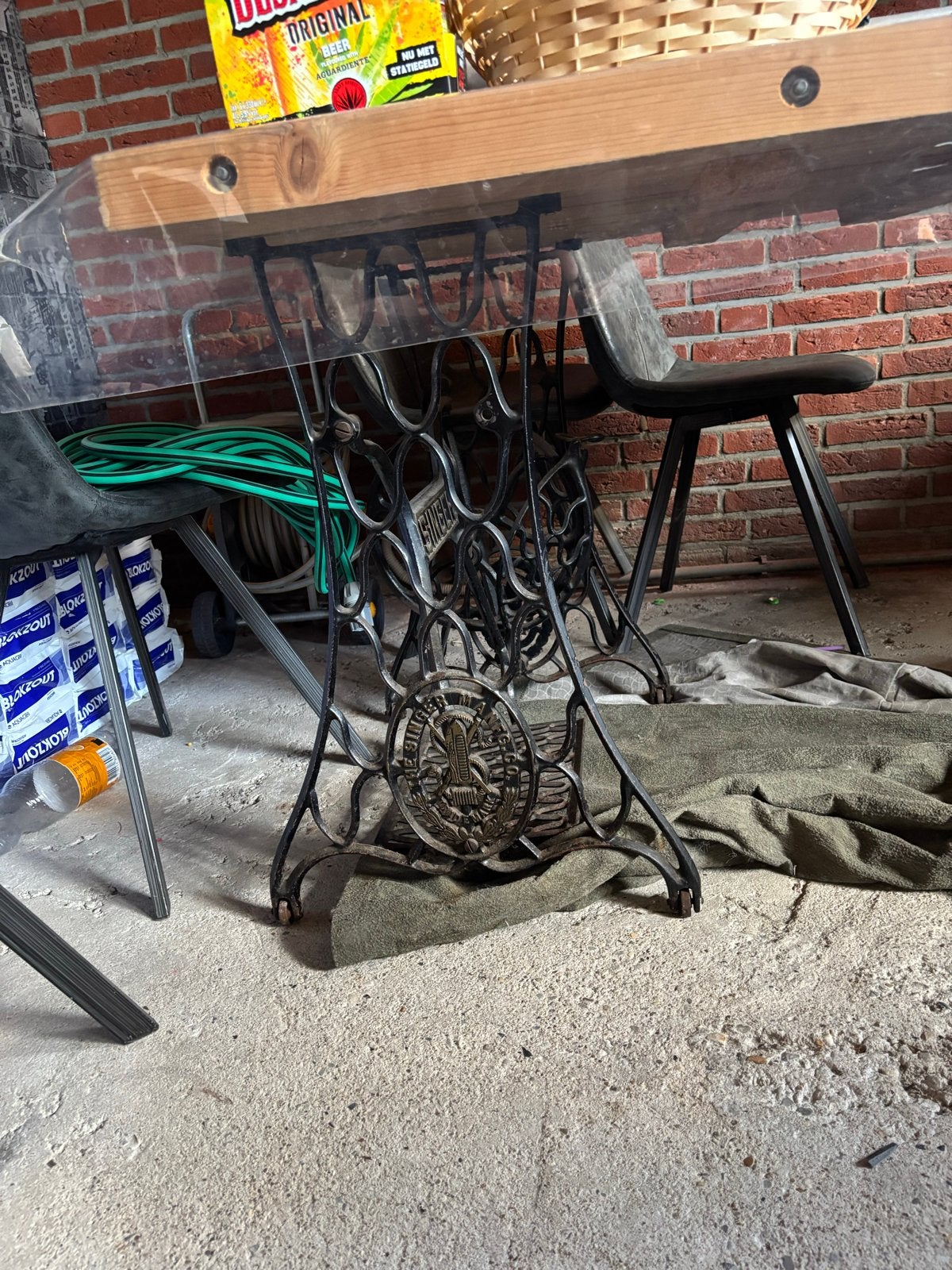 Unieke tafel met vintage Singer naaimachine onderstellen, Ophalen