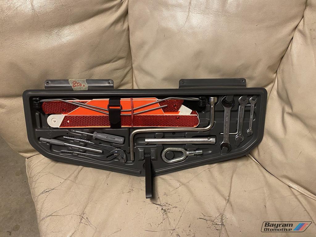 Bmw E31 Gereedschapsset onboard gereedschap 8-serie 850i 840, Auto-onderdelen, Interieur en Bekleding, BMW, Gebruikt, Ophalen of Verzenden