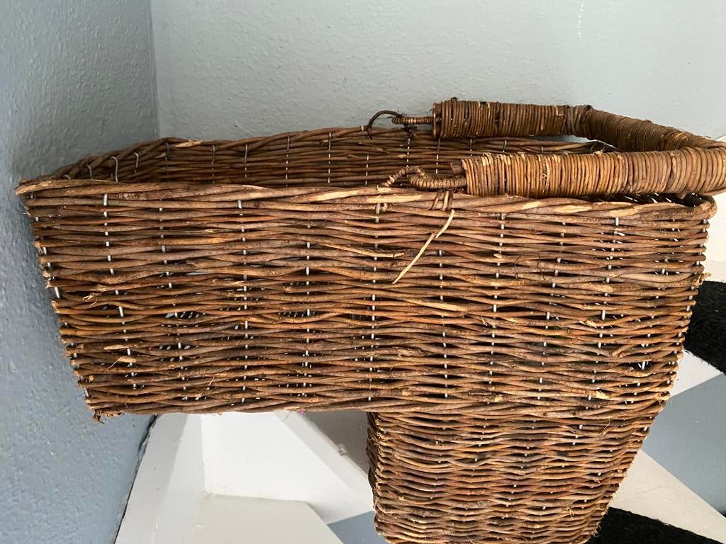 Trapmand. Alleen ter decoratie gestaan, Huis en Inrichting, Woonaccessoires | Schalen en Manden, Ophalen, Gebruikt, Mand, Riet