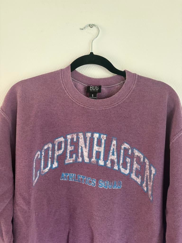 Urban Outfitters BDG sweater paars Copenhagen. Maat S, Ophalen of Verzenden, Zo goed als nieuw, Maat 36 (S), Paars