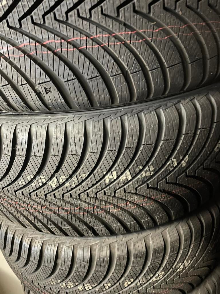 205 45 r17 All Season KUMHO ( Zo Goed Als Nieuw) 70 euro, Ophalen, Nieuw, 17 inch, Band(en)