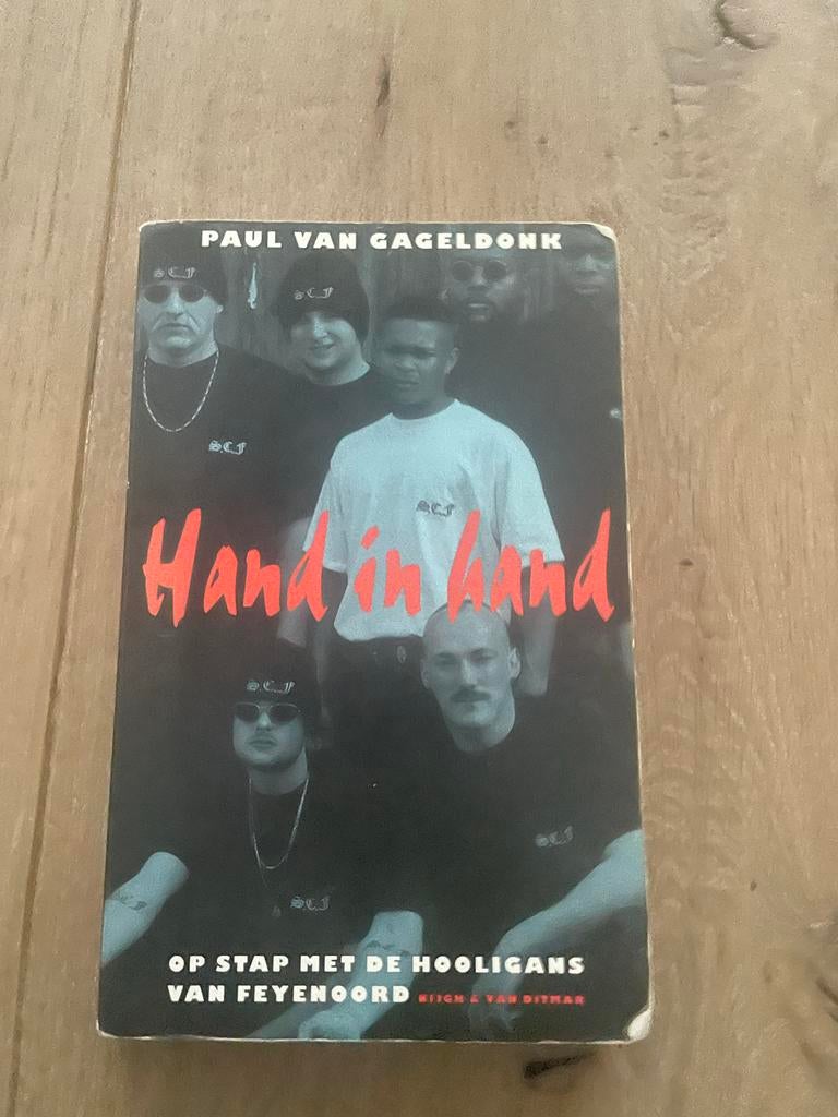 P. van Gageldonk - Hand in hand, Boeken, Ophalen of Verzenden, Gelezen, P. van Gageldonk