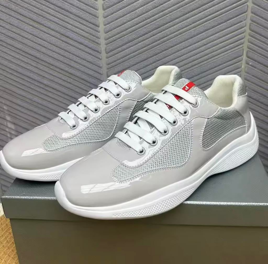 Prada schoen, Ophalen of Verzenden, Zo goed als nieuw, Zwart