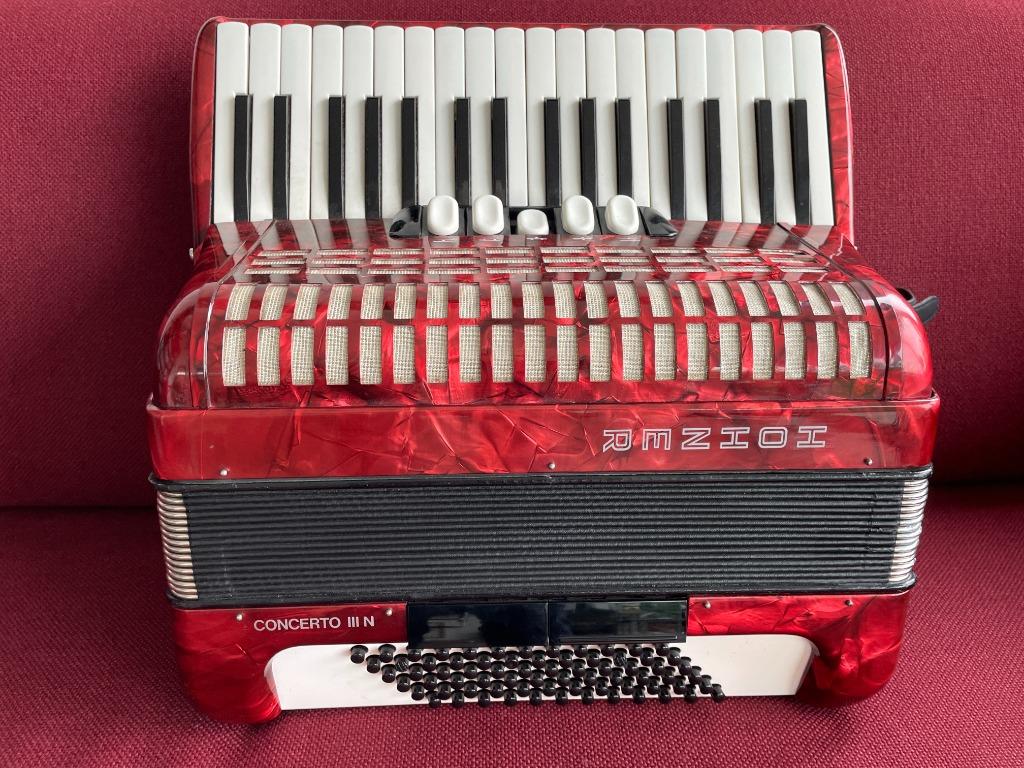 Compacte duitse Hohner Concerto III accordeon . 72 Bas . Top, Muziek en Instrumenten, Accordeons, Gebruikt, 72-bas, Met koffer