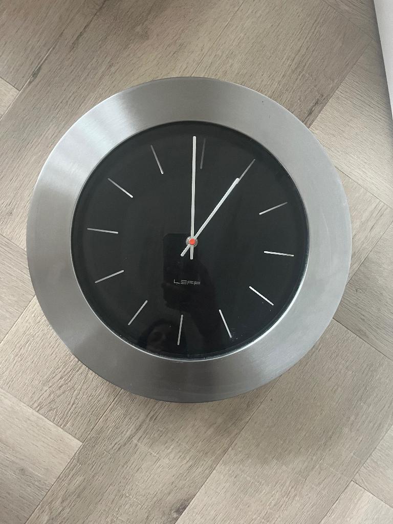 Klok LEFF, Huis en Inrichting, Woonaccessoires | Klokken, Ophalen of Verzenden, Zo goed als nieuw, Analoog, Wandklok