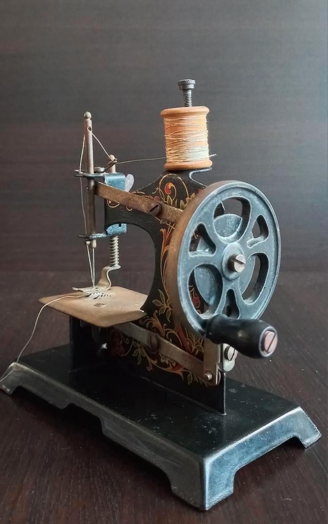Antieke miniatuur naaimachine uit duitsland17x16x8.5 cm-Nr 2, Antiek en Kunst, Ophalen of Verzenden