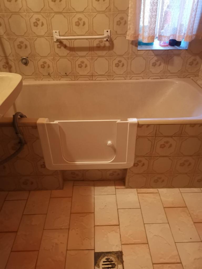 Foto 4 van DEURTJE PLAATSEN OP UW BESTAANDE BAD. BADDEUR IN EEN DAG.