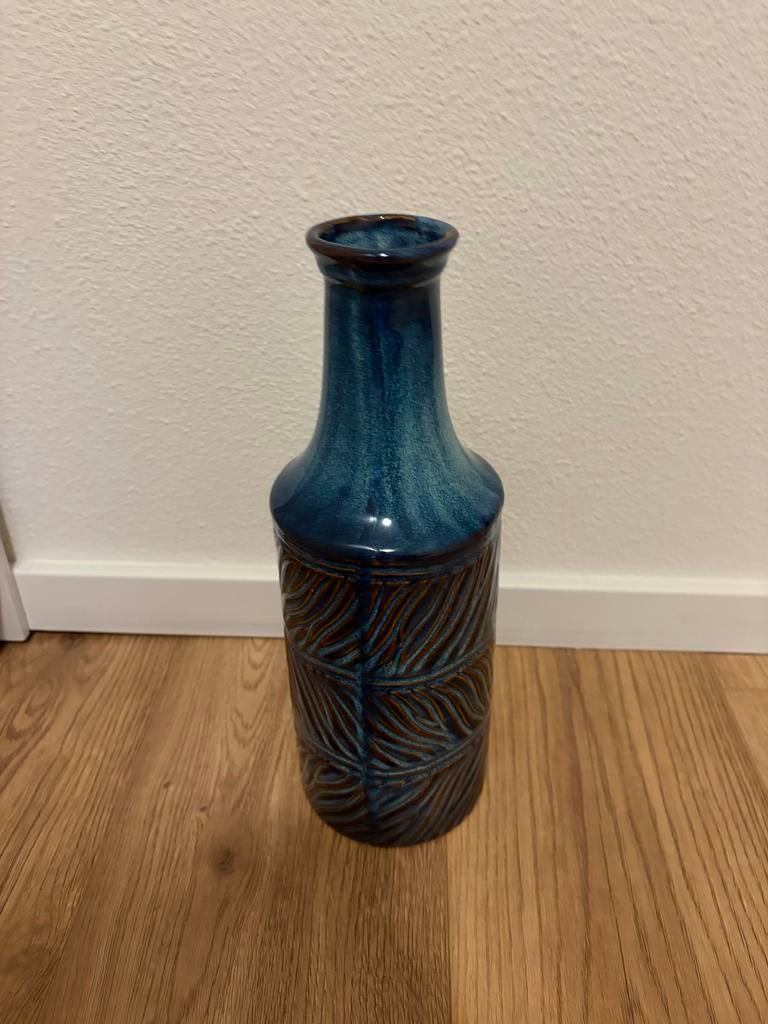 Blauw keramieken vaas met patroon, Blauw, Aardewerk of Porselein, Ophalen of Verzenden, Zo goed als nieuw