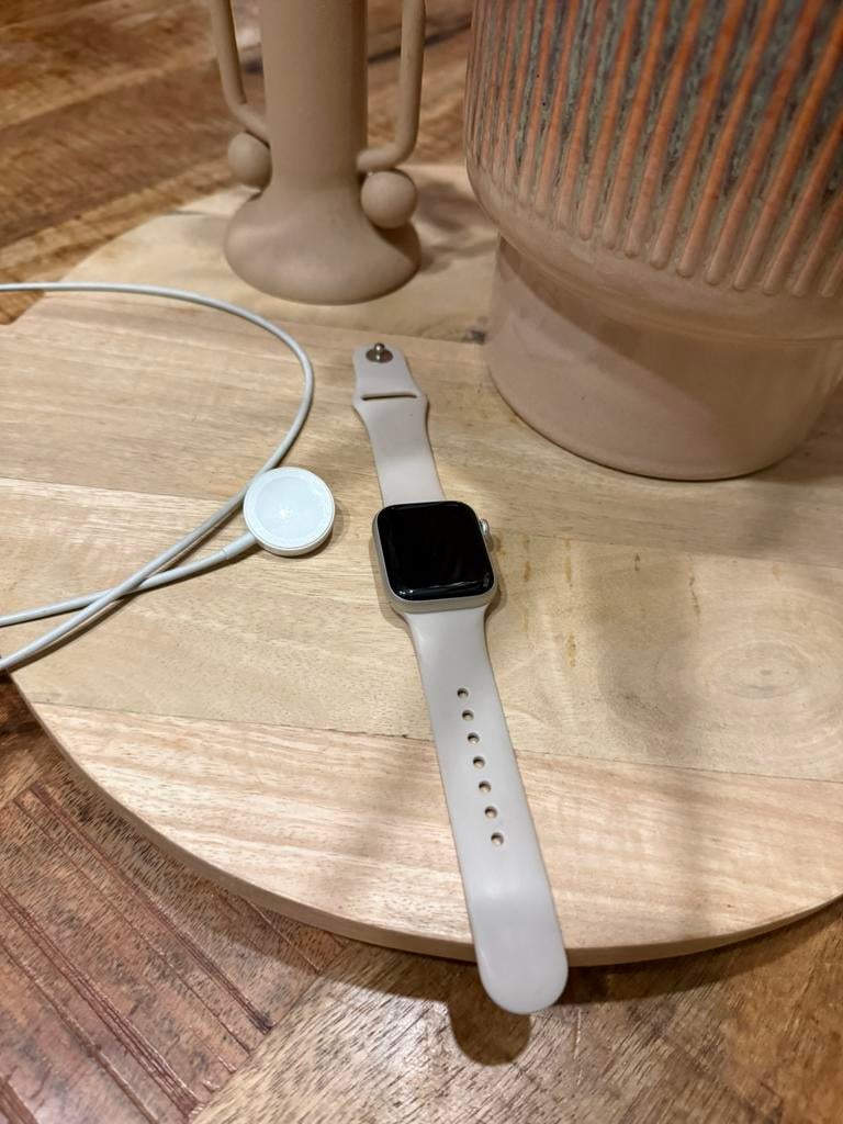 Apple smart watch SE, Overige merken, Polshorloge, Ophalen of Verzenden, Leer