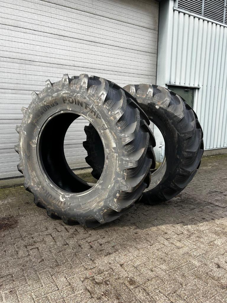 Diversen landbouw banden (TAURUS), Ophalen