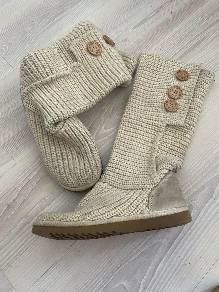 Ugg Gebreide Laarzen - Maat 37, Beige, Lage of Enkellaarzen, Ophalen of Verzenden, Zo goed als nieuw