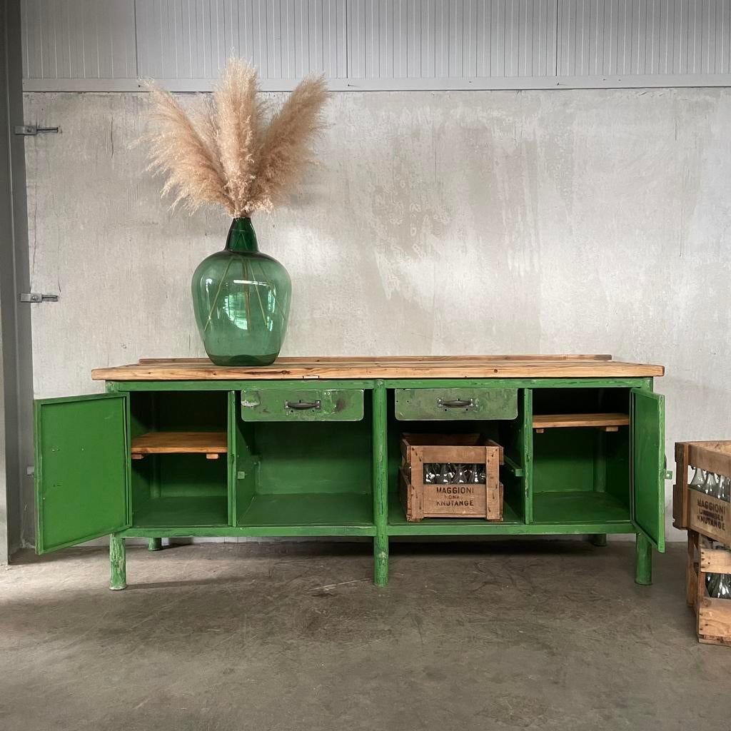 Vintage werkbank, oude groene toonbank, oud dressoir, Antiek en Kunst, Curiosa en Brocante, Ophalen