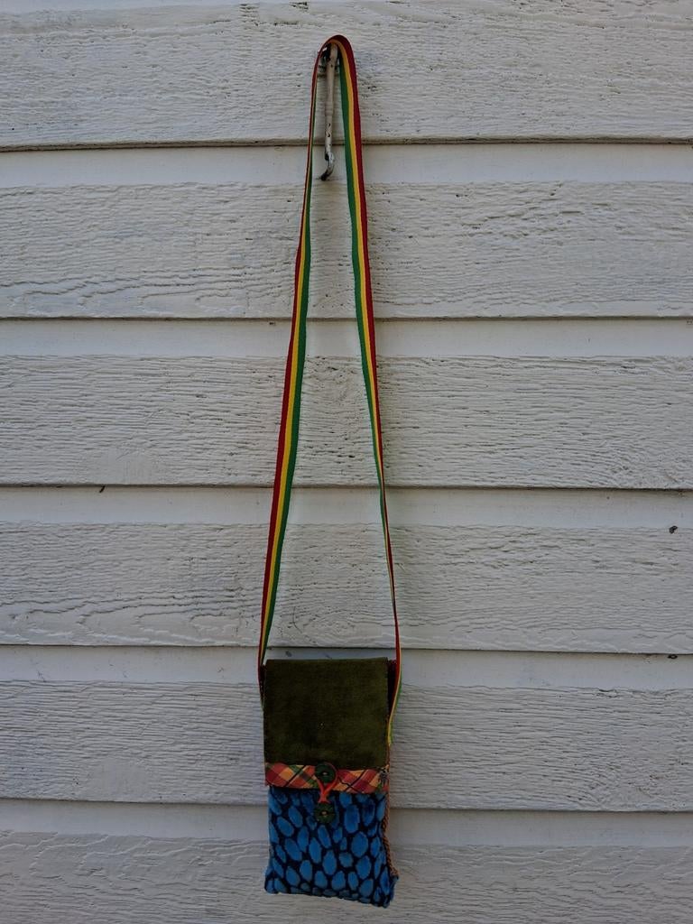 Handmade telefoontasje. Gerecycled stofstalen. Nieuw, Ophalen of Verzenden, Nieuw, Overige kleuren, Schoudertasje