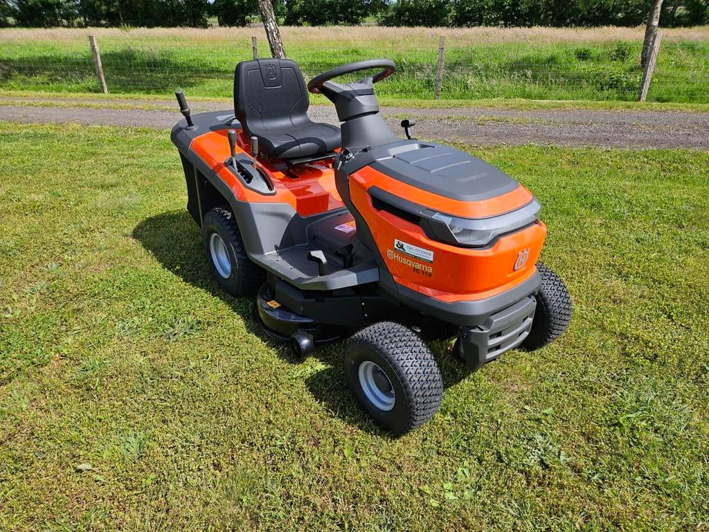 Husqvarna TC 112 zitmaaier NIEUW, Tuin en Terras, Zitmaaiers, Ophalen, Opvangbak, Nieuw, 90 tot 120 cm