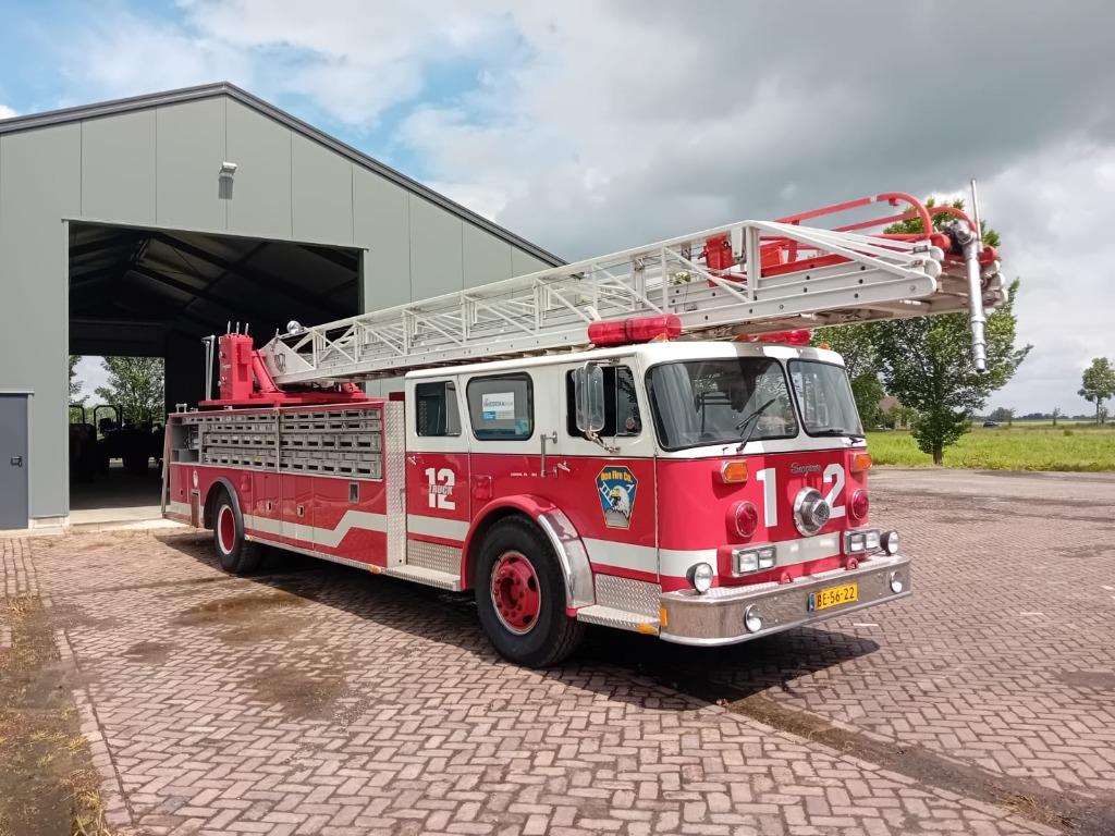 Seagrave Amerikaanse brandweerauto (Laddertruck), foto 4