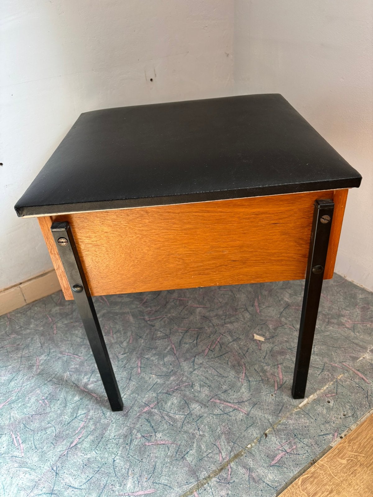 Prachtige Vintage Aristo Naaikruk Teak & Skai (Jaren '60), Huis en Inrichting, Tafels | Bijzettafels, Ophalen, Minder dan 45 cm