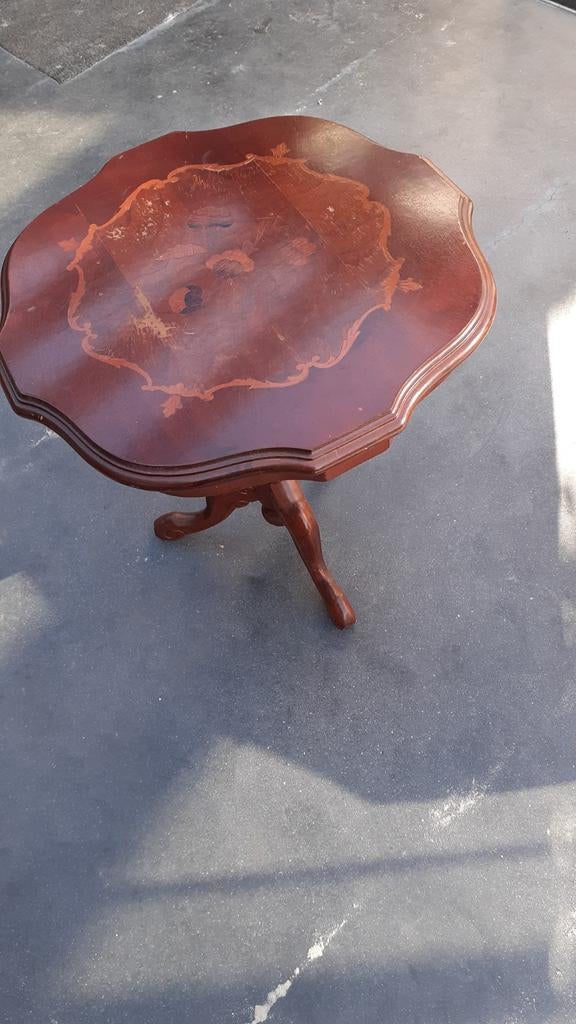 Vintage bloementafeltje van 53 cm doorsnee en 59 cm hoog., Antiek en Kunst, Ophalen