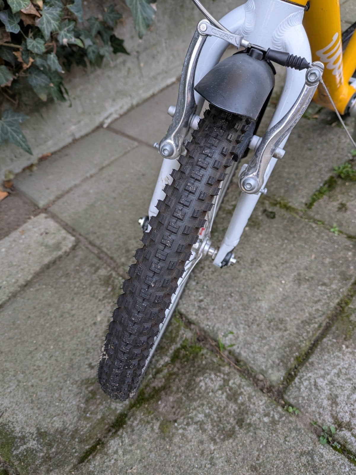 Foto 4 van Woom 3 kinderfiets - Geel - 16 inch