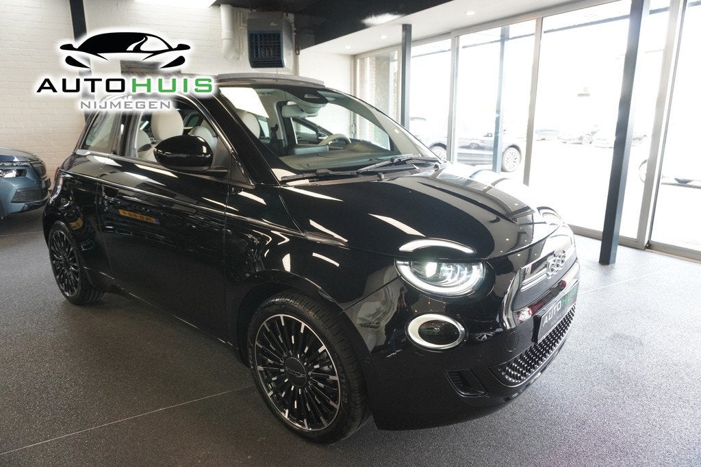 Fiat 500 C La Prima 42 kWh Cabriolet 360 Camera Lederen bekl, Gebruikt, Cabriolet, 4 stoelen, Zwart