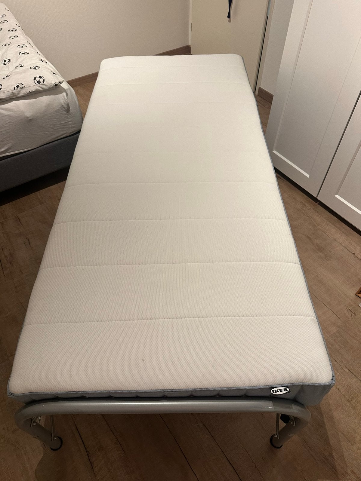 Nieuw inklapbaar bed onderstel met IKEA matras (2 stuks), Ophalen, Verstelbaar, Eenpersoons, Nieuw