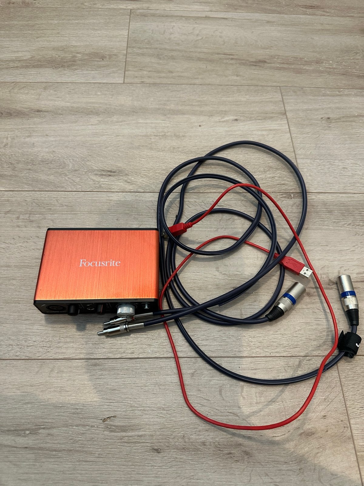 Focusrite Scarlett Solo Audio Interface met kabels, Muziek en Instrumenten, Ophalen, Zo goed als nieuw