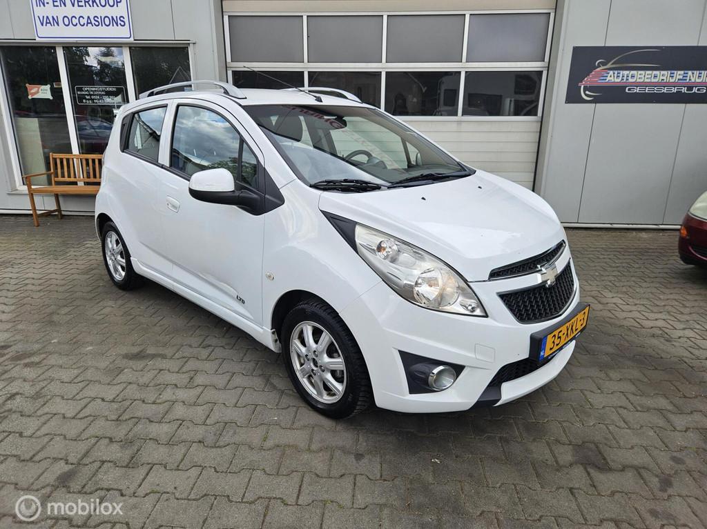 Chevrolet Spark 1.0 16V LT White Limited Edition Bi-Fuel, Euro 5, 15 km/l, 4 cilinders, Wit